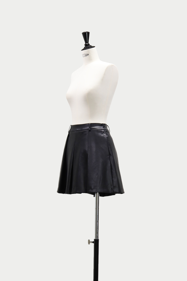 マチャット mahatt エコレザー ショートパンツ 36 フェイクレザーショートパンツ[品番：MKSW0054786]｜EMODA