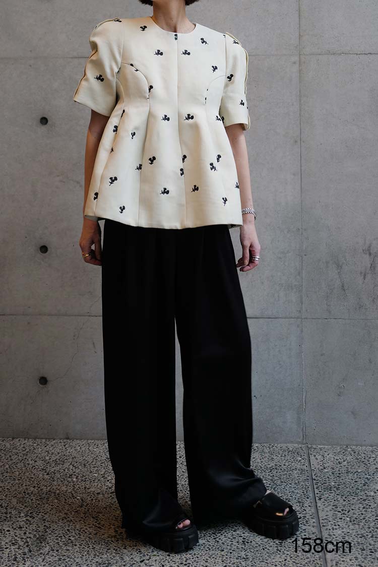 フォルムプルオーバー（フラワー/ベージュ） | MACHATT ONLINE STORE