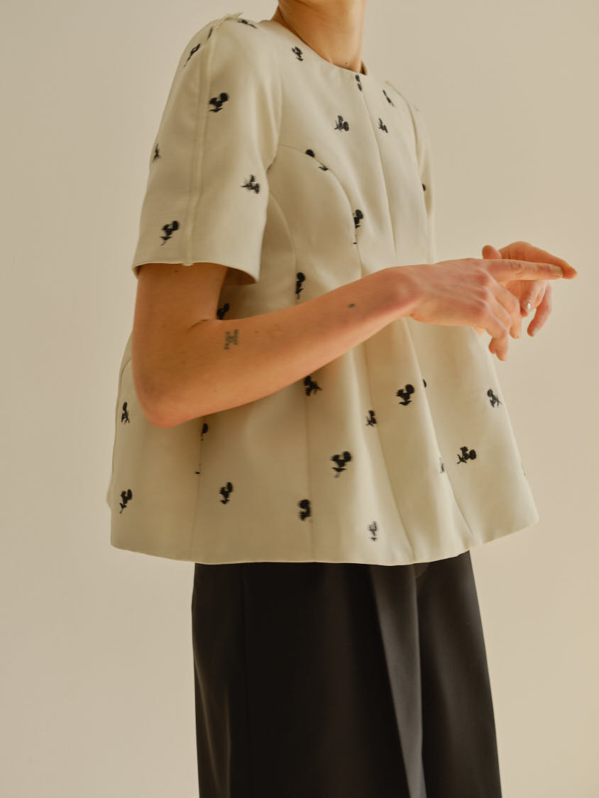 フォルムプルオーバー（フラワー/ベージュ） | MACHATT ONLINE STORE