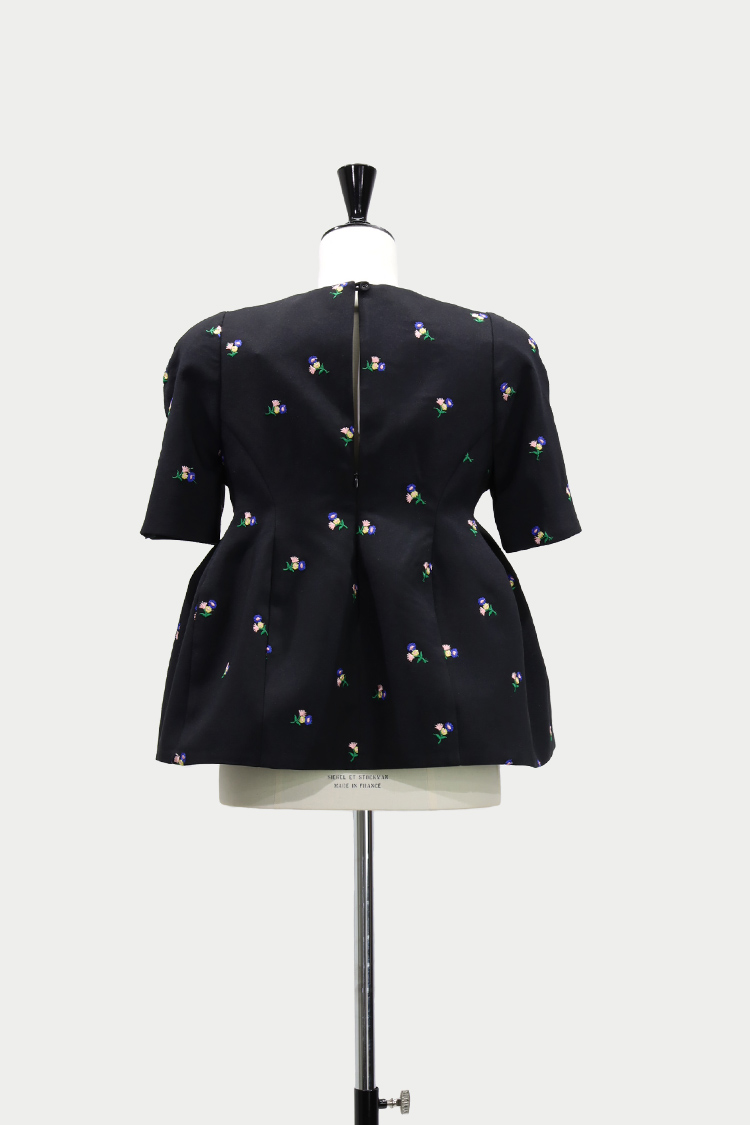 フォルムプルオーバー（フラワー/ブラック） | MACHATT ONLINE STORE