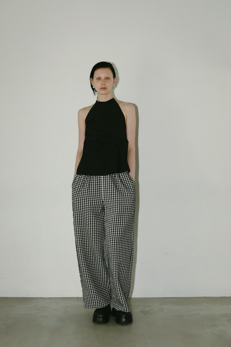 イッセイミヤケのホルターネックのトップスです ISSEY MIYAKE – Page 2 – isseymiyake.com