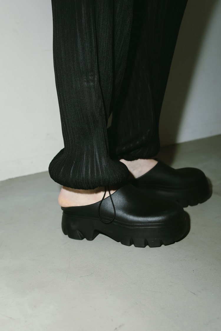 プリーツパンツ（ブラック） | MACHATT ONLINE STORE
