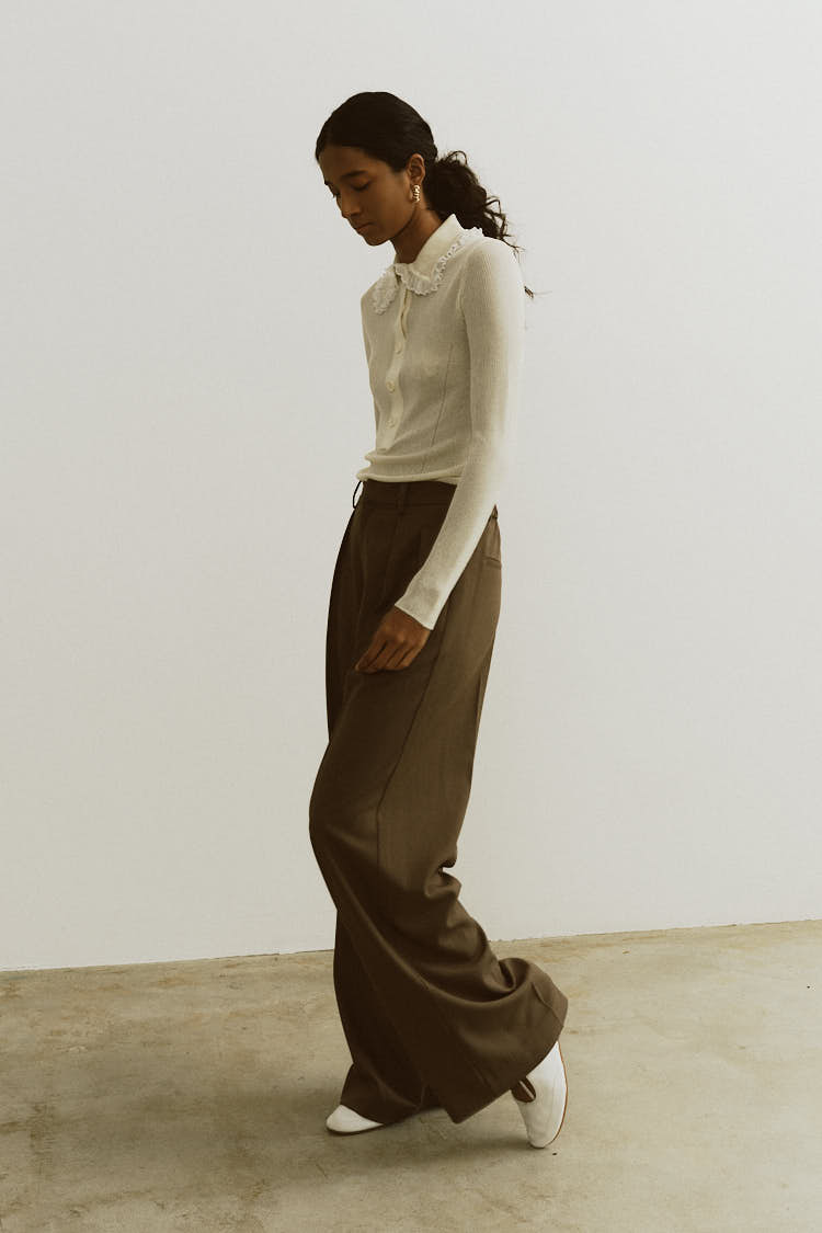 フリルカラーリブニット（アイボリー） | MACHATT ONLINE STORE