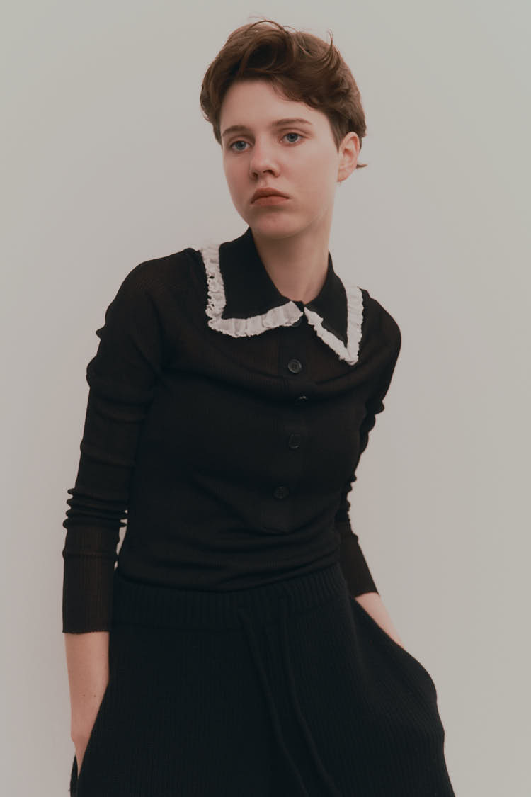 フリルカラーリブニット（ブラック） | MACHATT ONLINE STORE